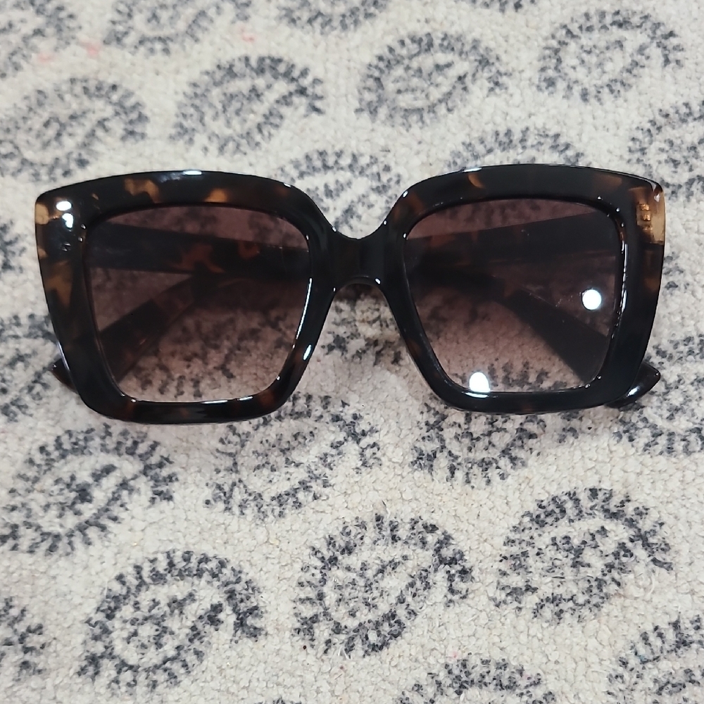 Liz Claiborne Tortoise Shell Oversized Sunglasses